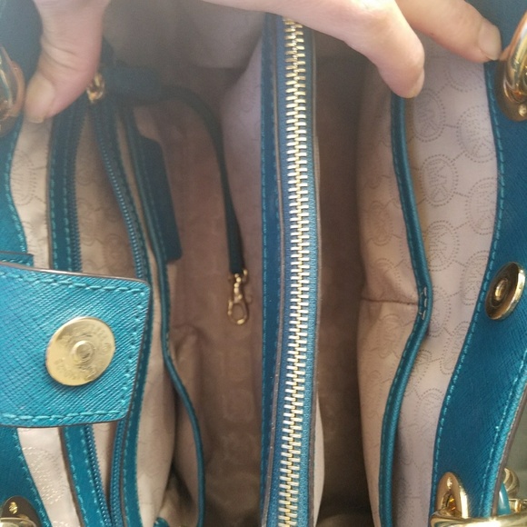 Michael Kors shoulder bag in mint condition!! - Picture 3 of 5